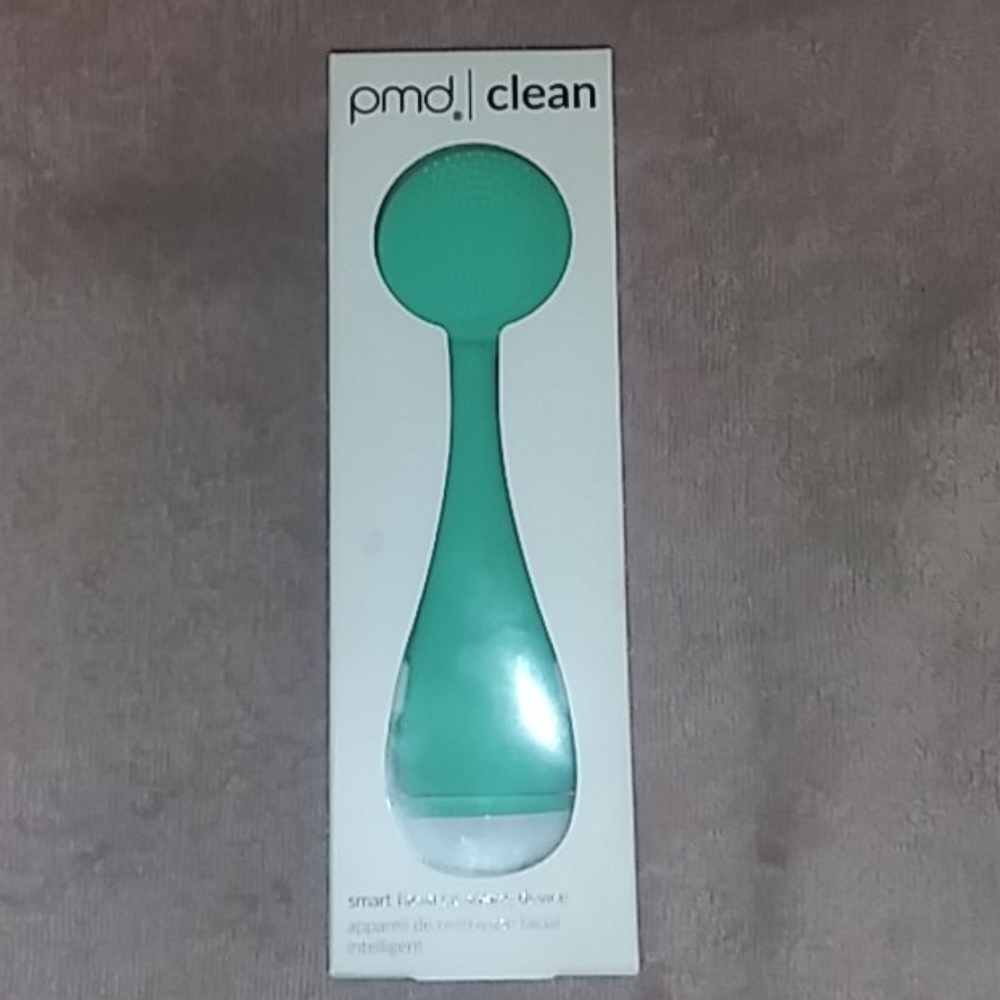 NWOT pmd clean smart facial cleansing device